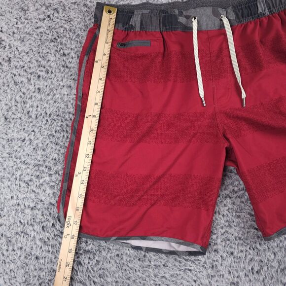 Vuori Shorts Mens Extra Large Red Striped Banks Unlined 7.5in Athletic Active - Picture 5 of 13